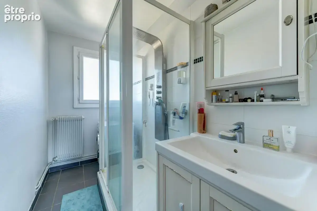 CALUIRE CENTRE BOURG - T3 de 70 m² avec vue dégagée - photo 12