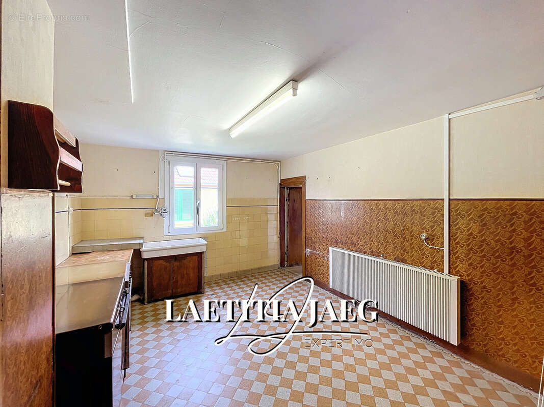 Maison alsacienne - 196 m2 - dependances - rue calme - photo 7