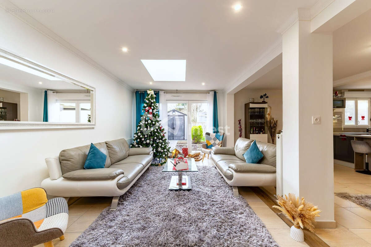 Maison à MONTEVRAIN