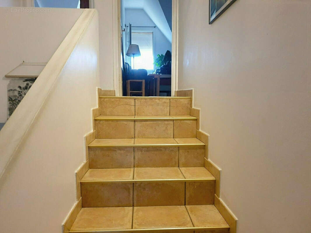 Maison 207 m² à Saint-Denis  - photo 9
