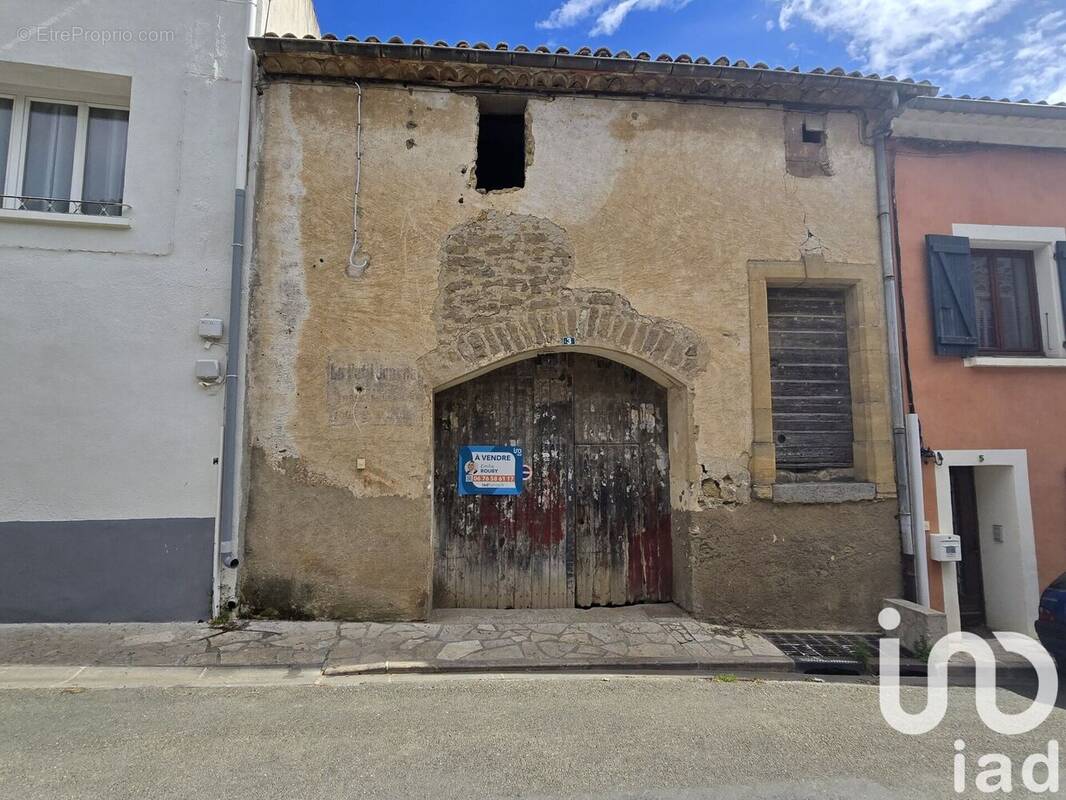 Photo 1 - Parking à VILLESEQUE-DES-CORBIERES