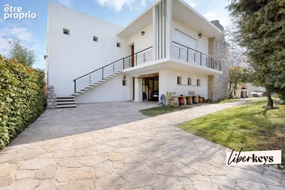 199 m²  Maison d’Architecte  Piscine 12 m  4 Chambres  Garage - photo 15