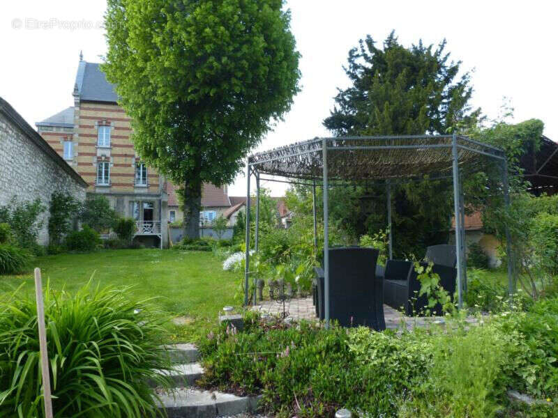 Maison de prestige à vendre à Fère-Champenoise - 9 pièces, 218 m² - photo 2