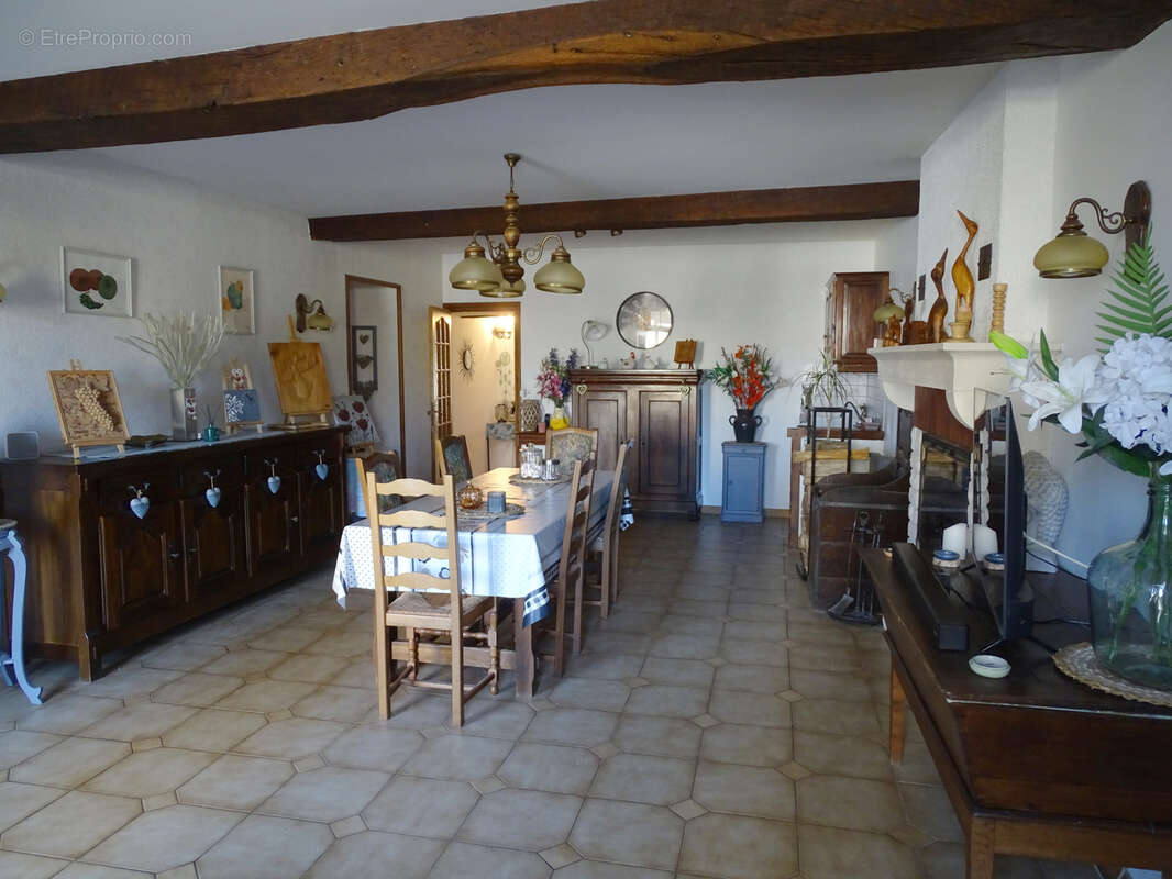 Maison à MONTIGNY-SUR-AUBE