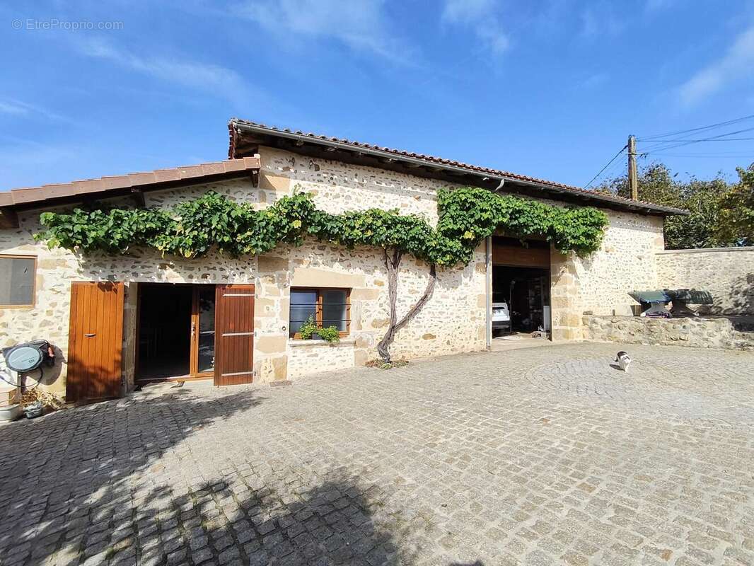 Maison à CHASSENEUIL-SUR-BONNIEURE