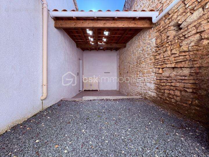 Maison récente 2 chambres avec extérieur – centre-bourg de cozes - photo 14
