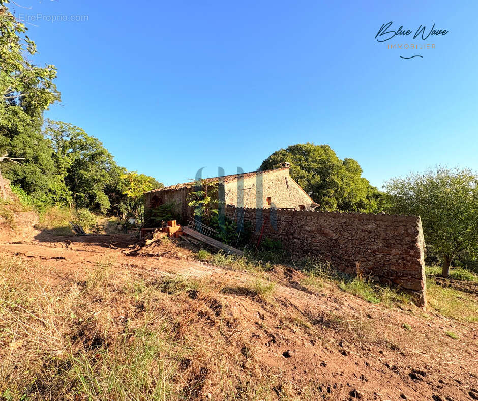 Bastide en pierre a rénover au pied du rocher de roquebrune - photo 7