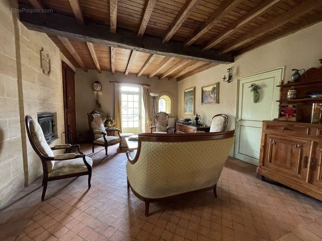 Maison à SAINT-VINCENT-DE-CONNEZAC