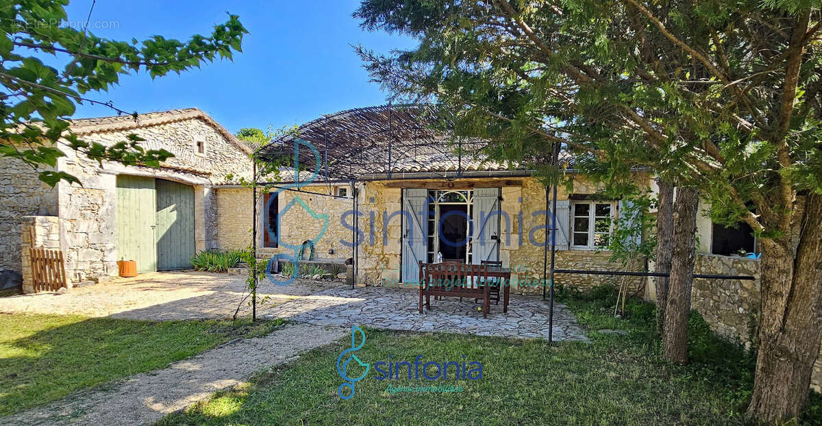 Maison à LUSSAN