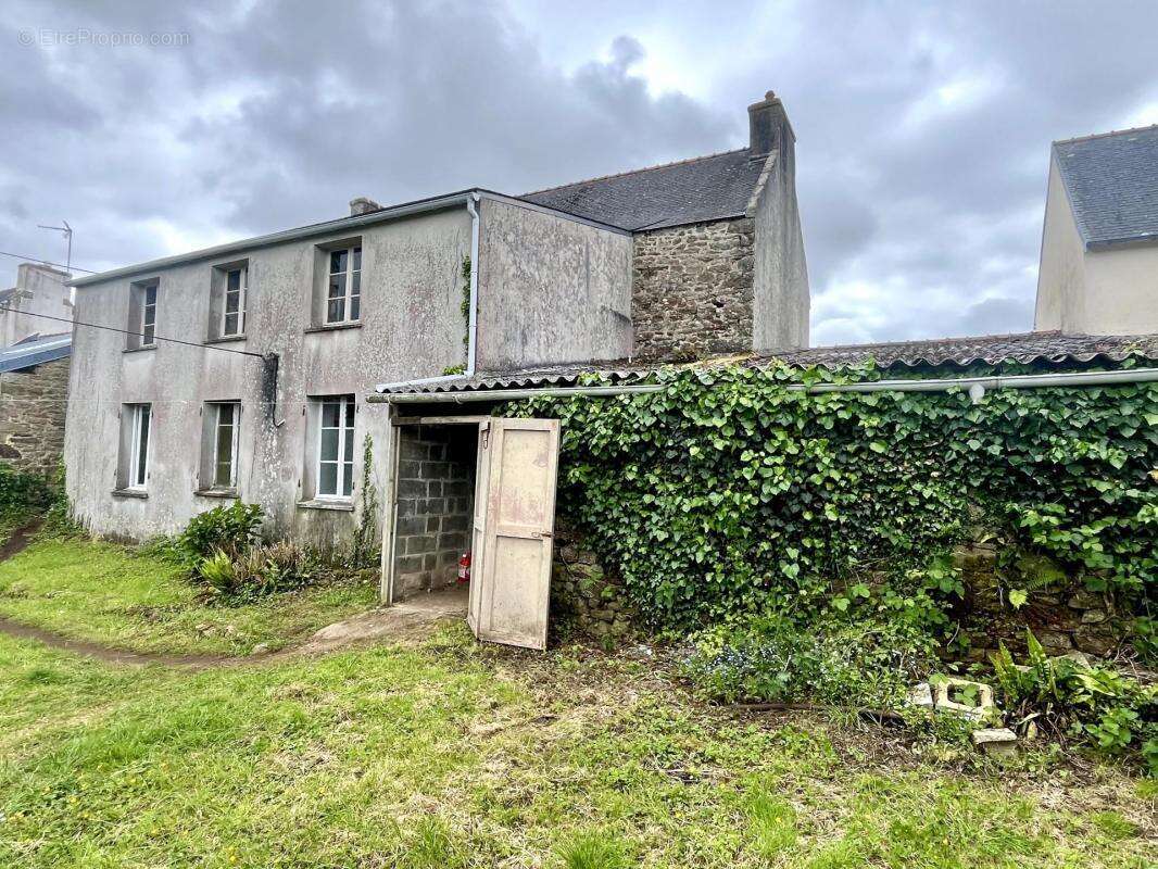 Maison à POULLAN-SUR-MER
