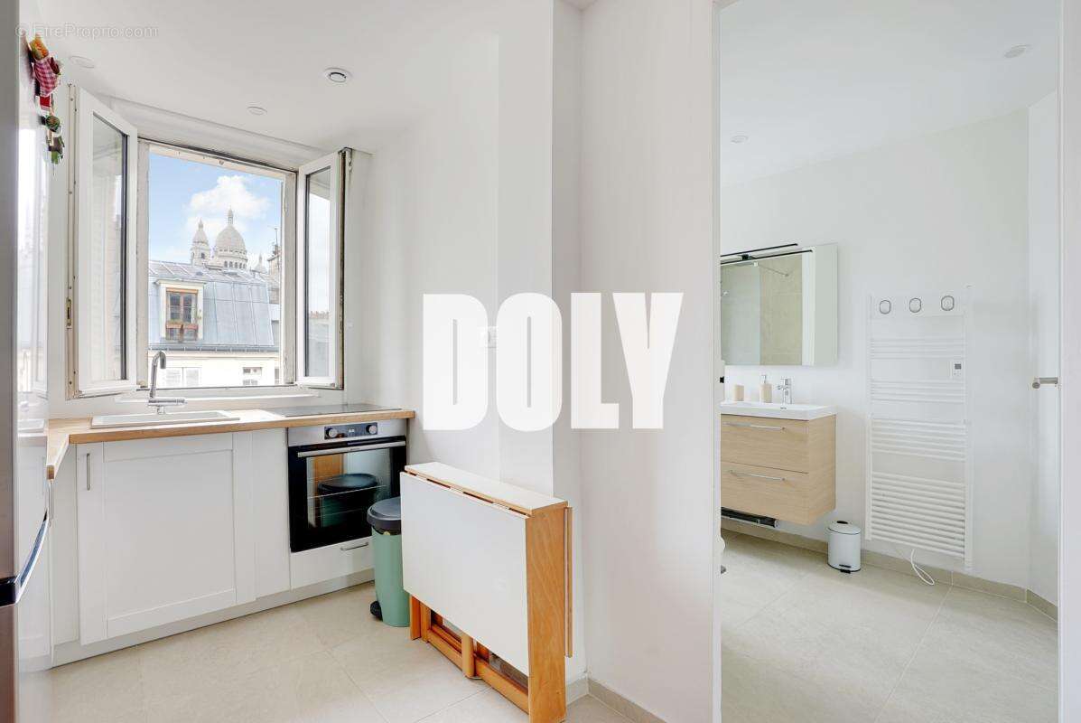 Appartement à PARIS-18E