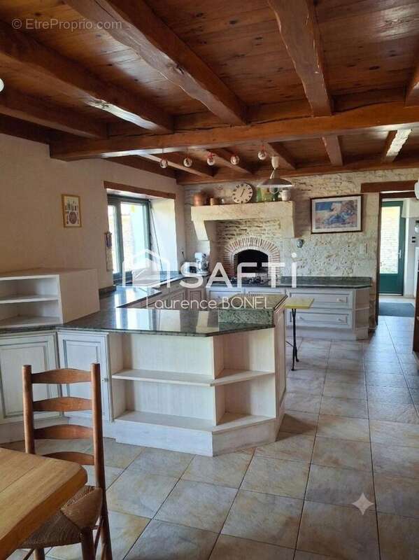 Maison 310 m² à Saint-Symphorien  - photo 5