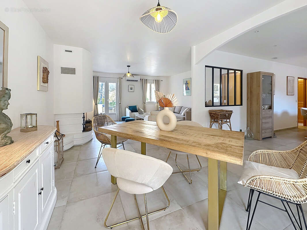 Maison à BAGNOLS-EN-FORET