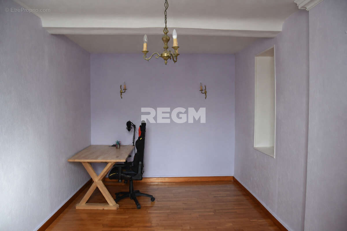 Exclusivité : Maison 3 chambres de 106m2 + 2 granges aménageables sur 1637m2 de terrain - photo 8