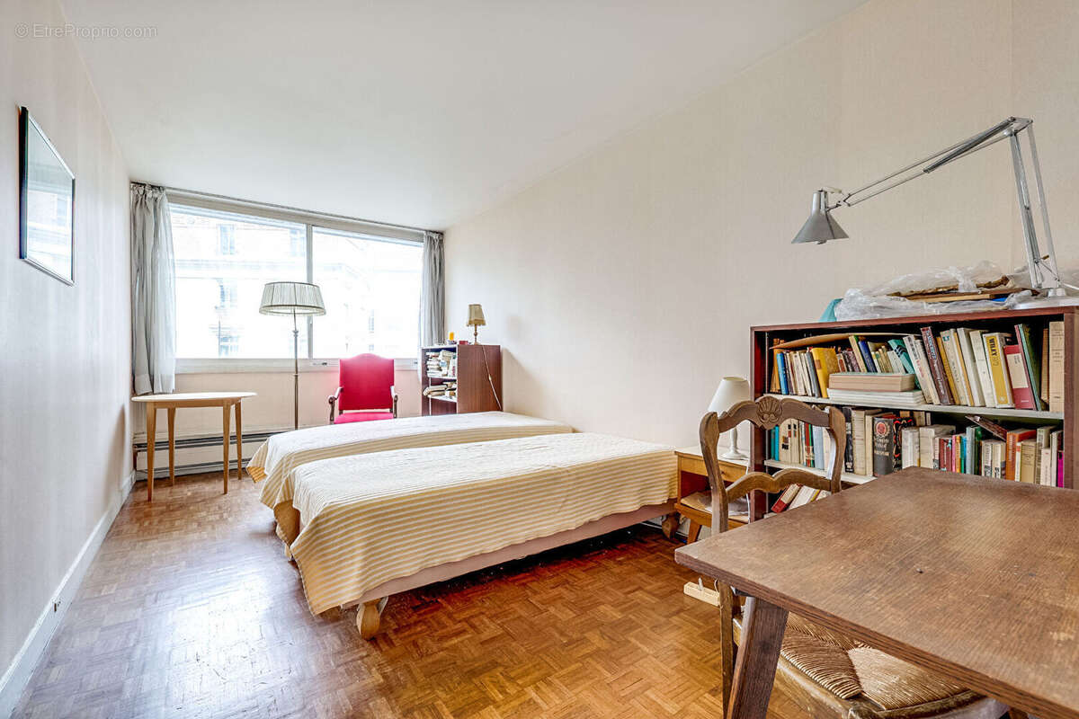 Appartement à PARIS-14E