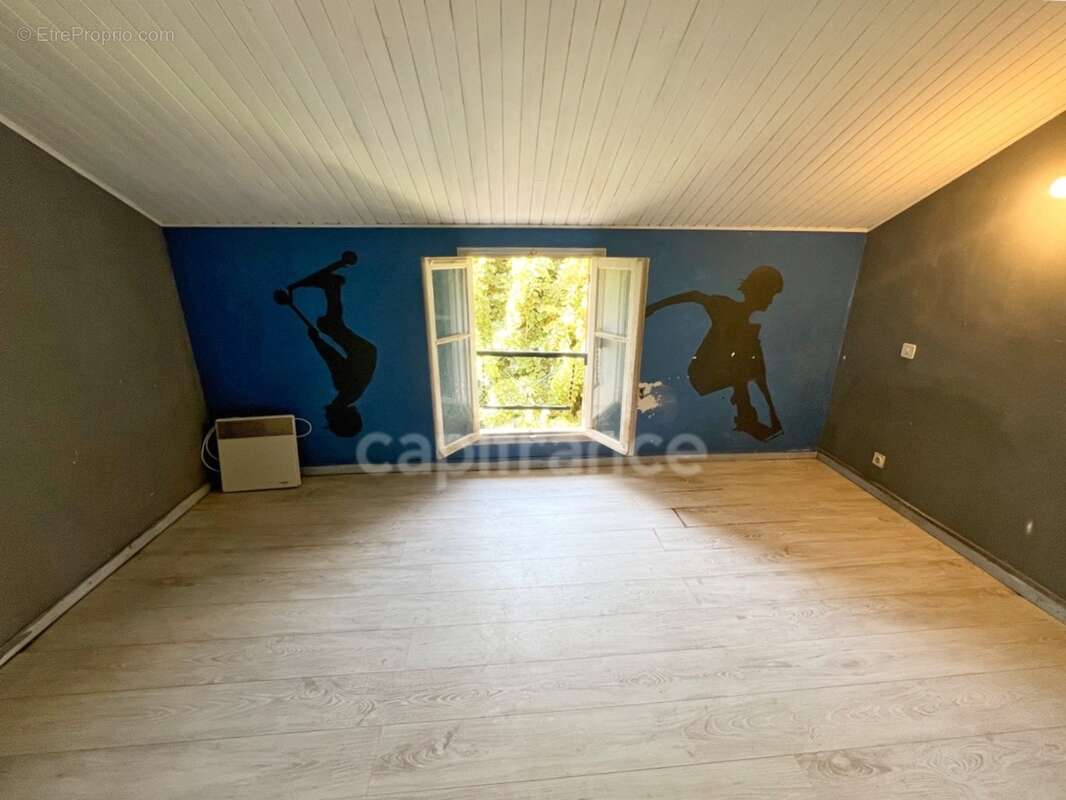 Maison à vendre à Digne-les-Bains – 115 m², 4 chambres, jardin arboré de 300 m², fort potentiel - photo 19