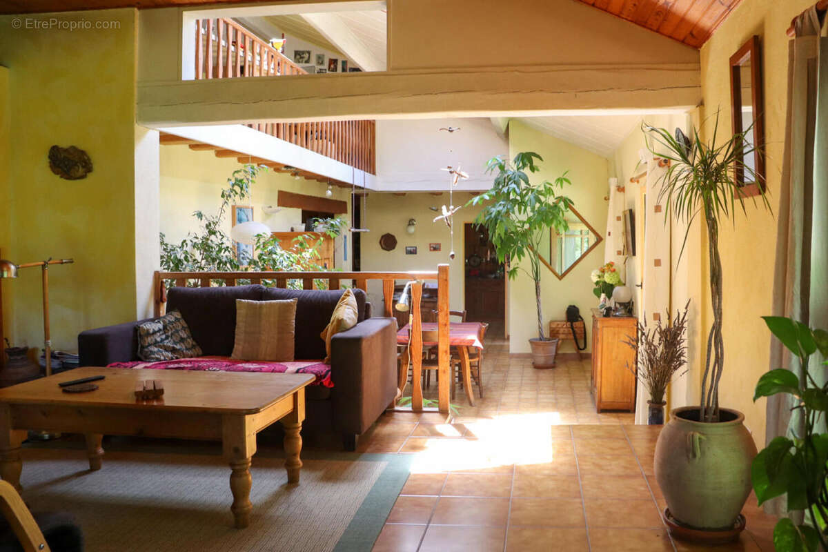 piece a vivre - Maison à FOUGAX-ET-BARRINEUF