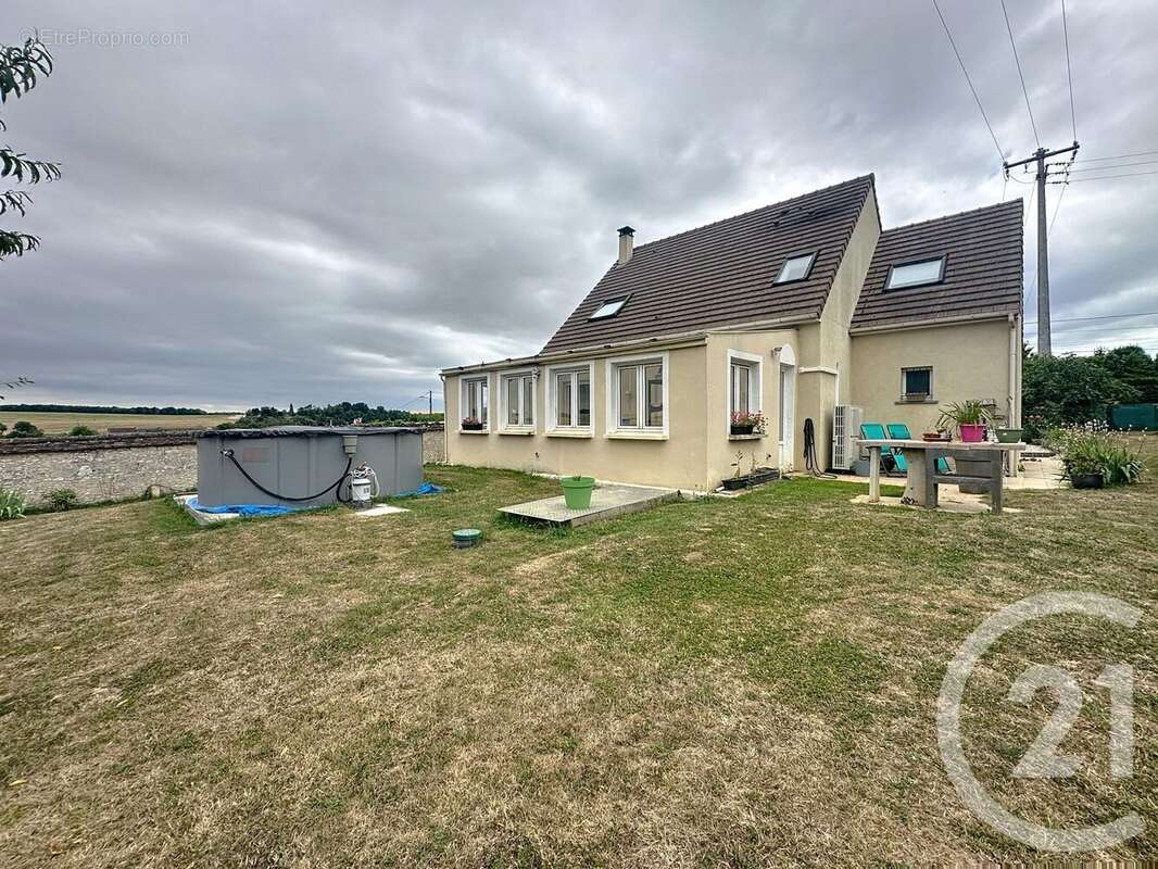 Maison à MONTIGNY-LENCOUP