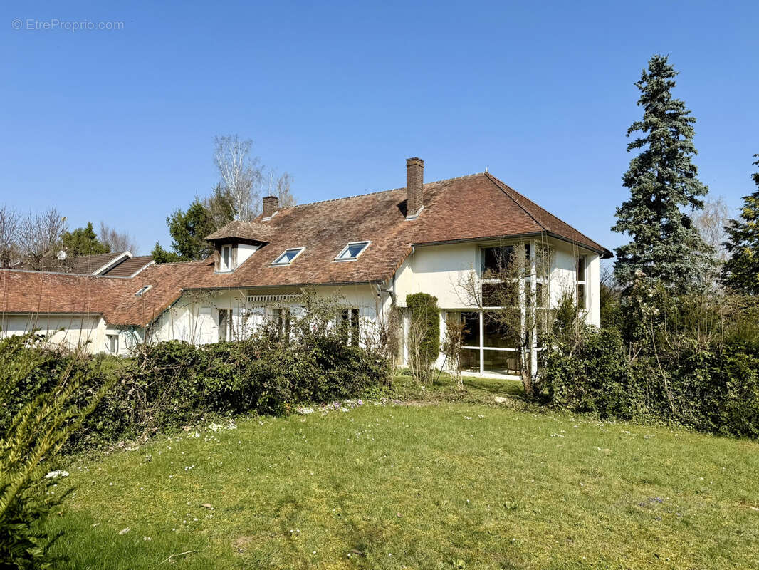 Maison à PONT-SAINTE-MARIE