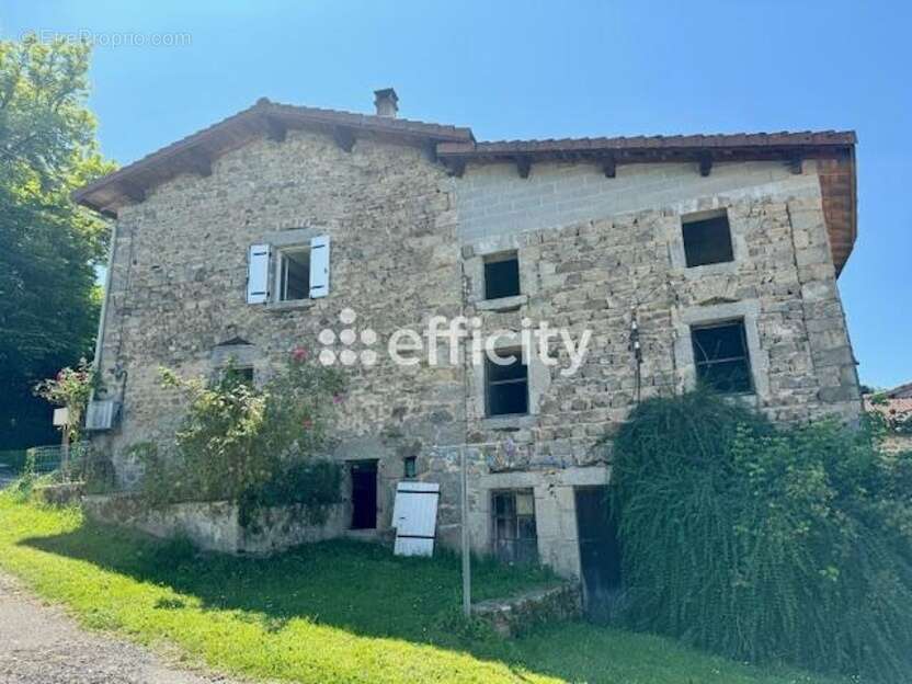 Maison à CELLES-SUR-DUROLLE