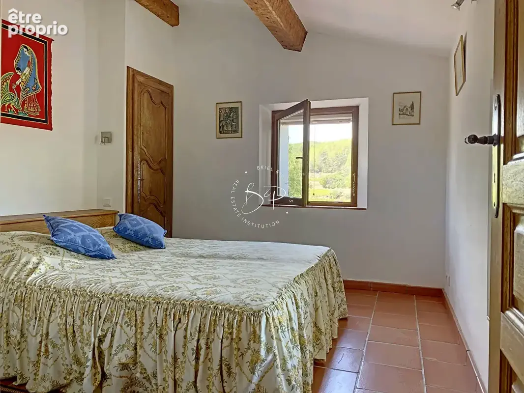 CARCES à VENDRE Bastide et bergerie en pierre au coeur d'un hameau provençal  4 chambres piscine garage sur  3300 m² de terrain  - photo 12