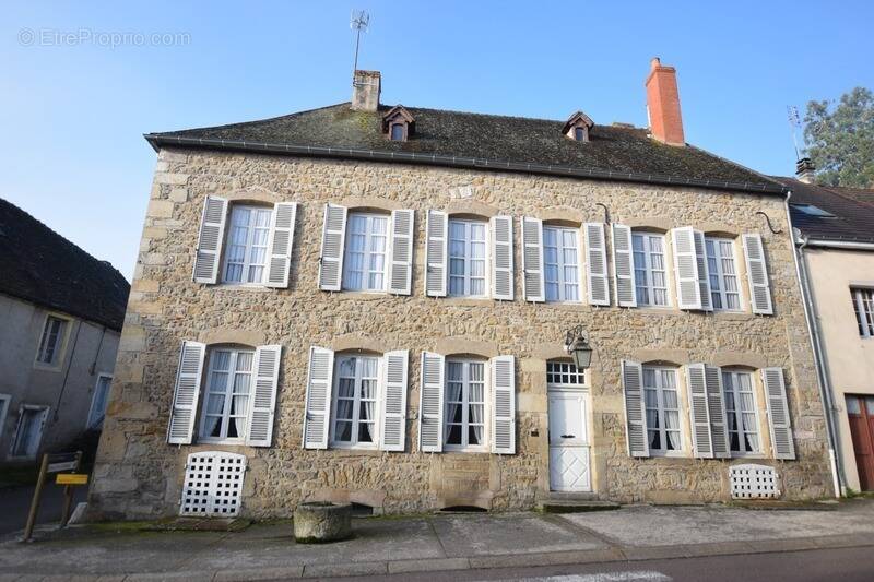 Maison à COUCHES