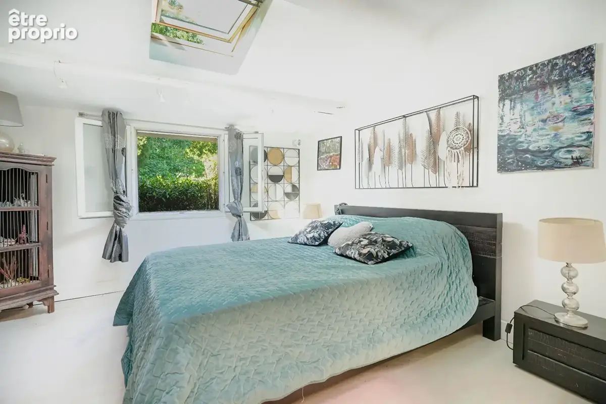 FUVEAU - Magnifique maison de famille de 197m² avec dépendance possible - DPE A - Parcelle de 2000m² arboré avec piscine à débor - photo 9