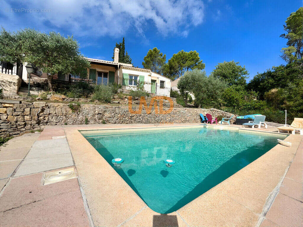 Flayosc – Villa piscine, vue dégagée et terrain de 2 700 m² - photo 3