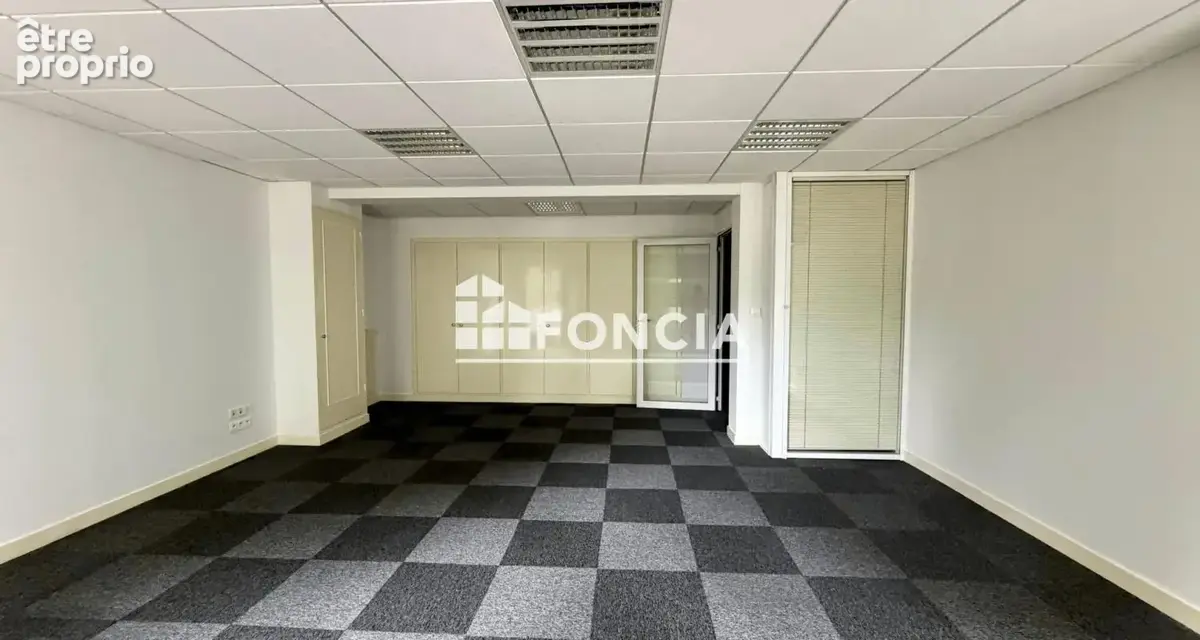 Local commercial libre sur deux niveaux de 190m2 - Quartier Saint Eloi - photo 18
