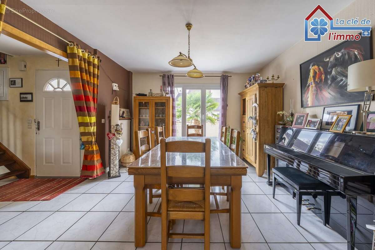 Maison à MOISSY-CRAMAYEL