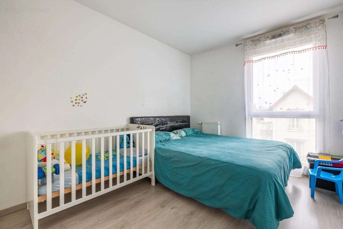 Appartement à LES PAVILLONS-SOUS-BOIS