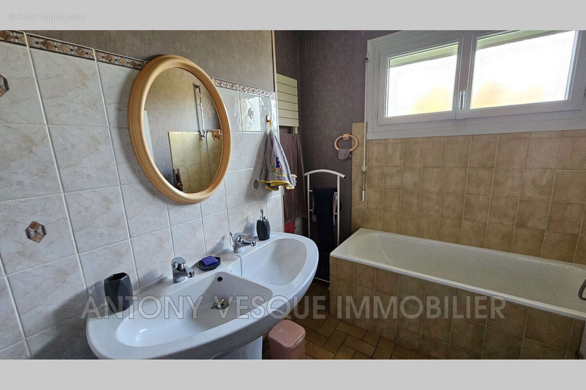 Maison 130 m² à Monthuchon  - photo 7
