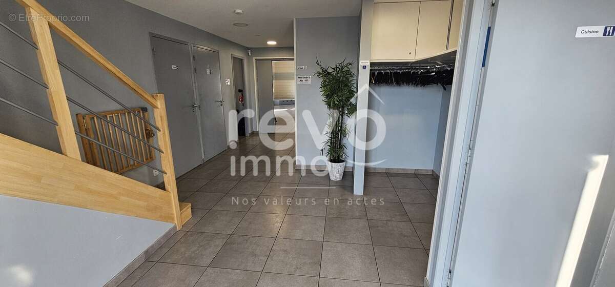 Commerce à MOUZILLON