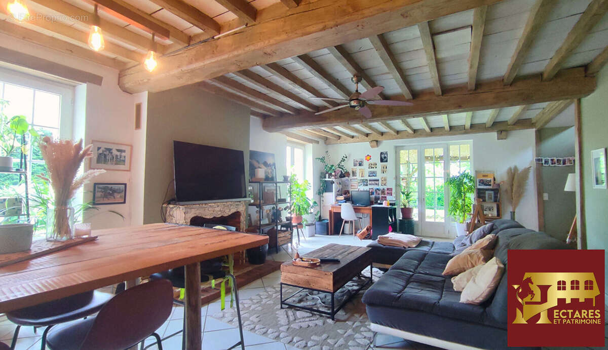 Maison à CHANOZ-CHATENAY