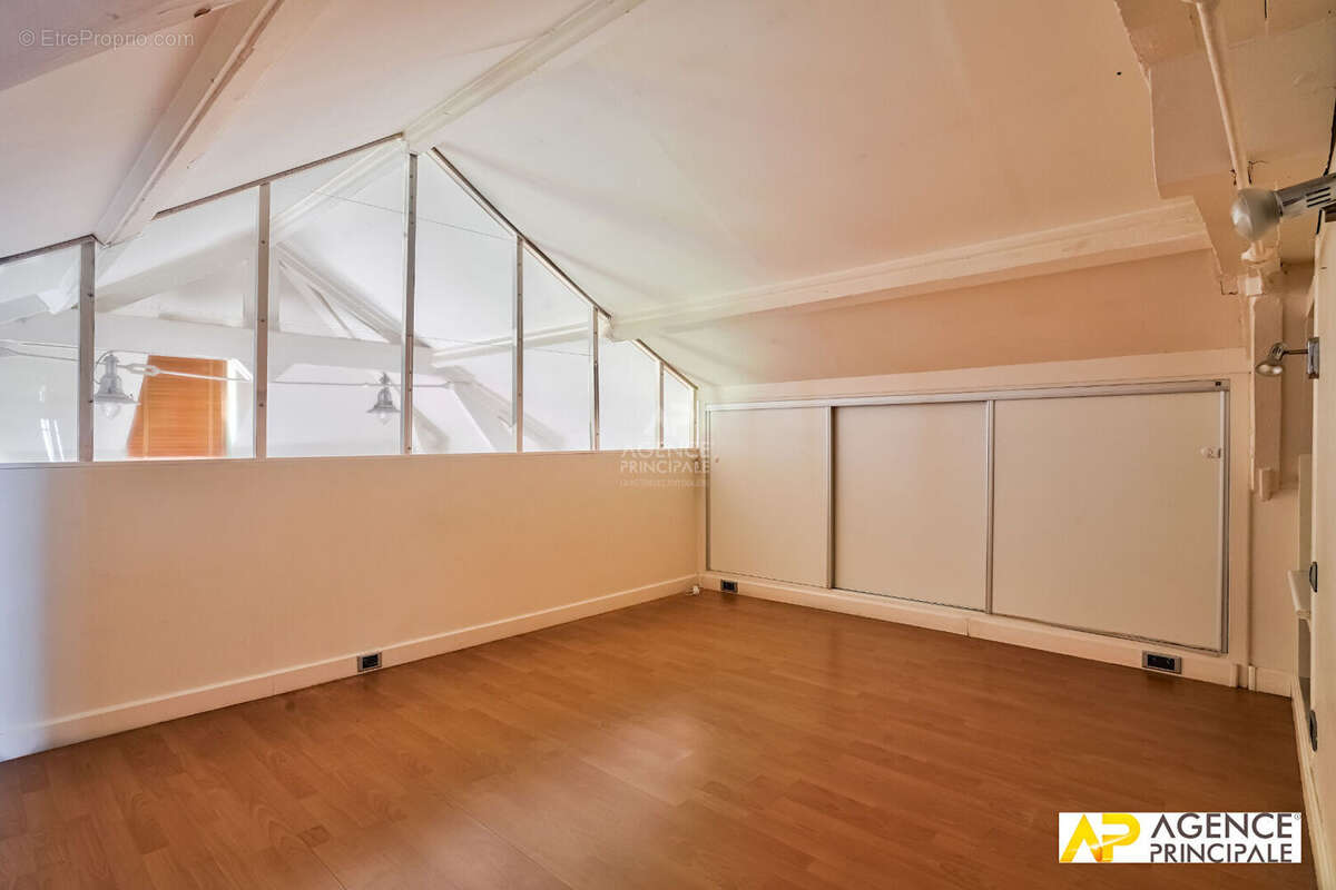 Maison à LE MESNIL-LE-ROI