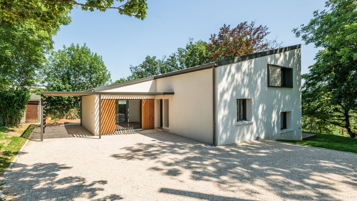 Maison à TASSIN-LA-DEMI-LUNE