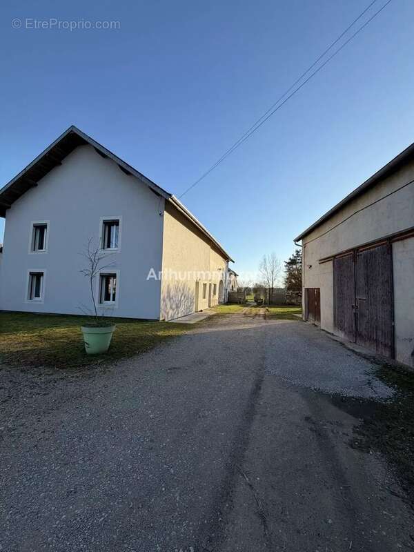 Maison à MONTIGNY-SUR-L'AIN