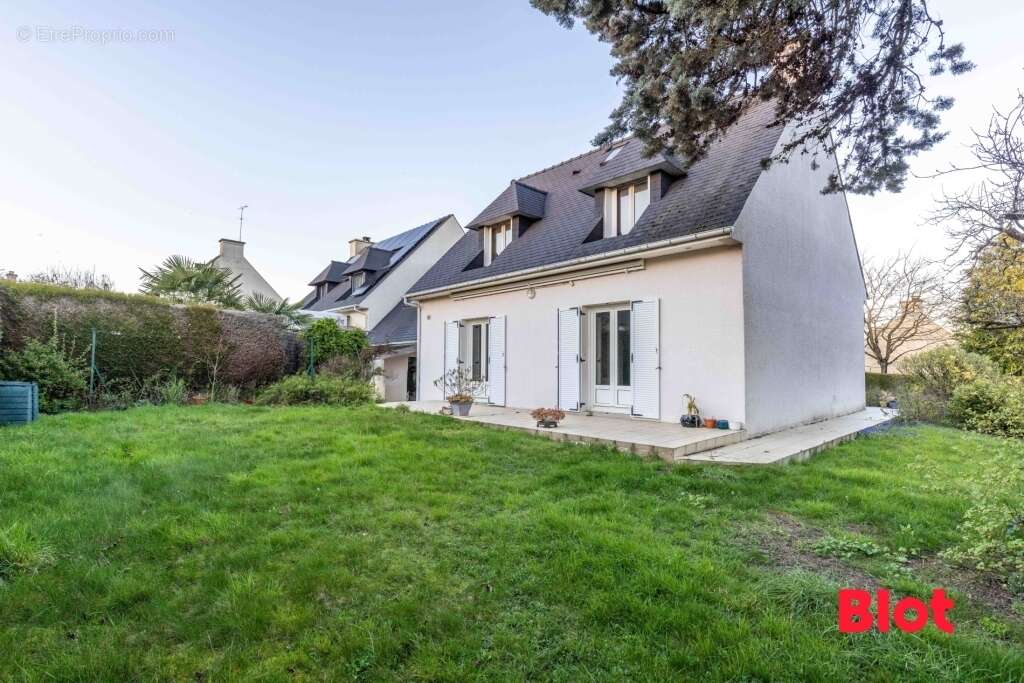 Maison à SAINT-ERBLON