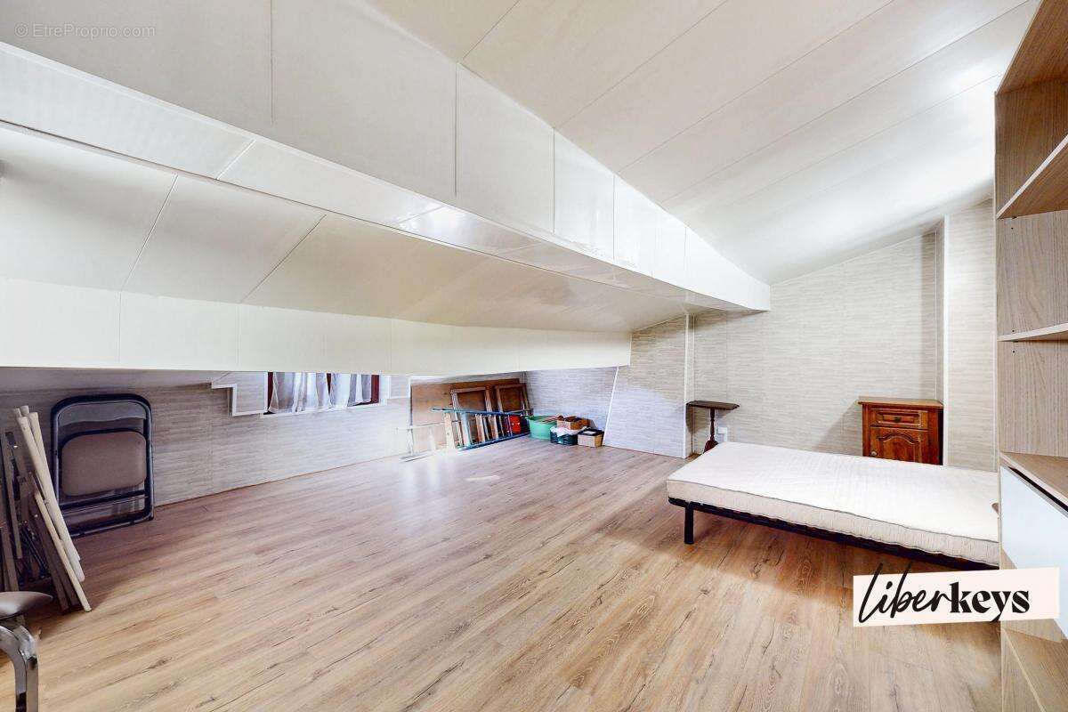 Maison à SAINT-LAURENT-DE-LA-SALANQUE