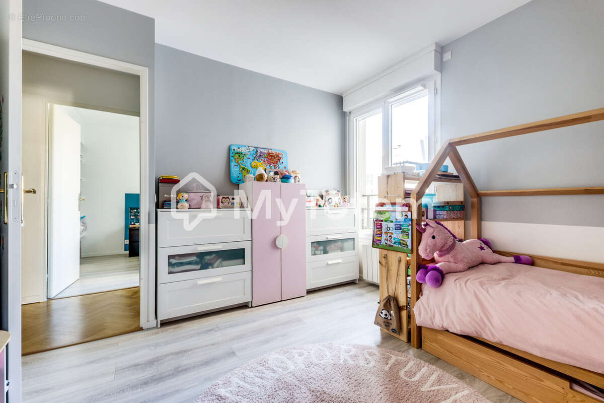 Appartement à COURBEVOIE