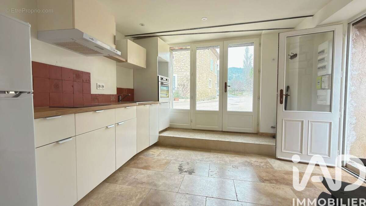 Maison 37 m² à Vitrolles-En-Luberon  - photo 2