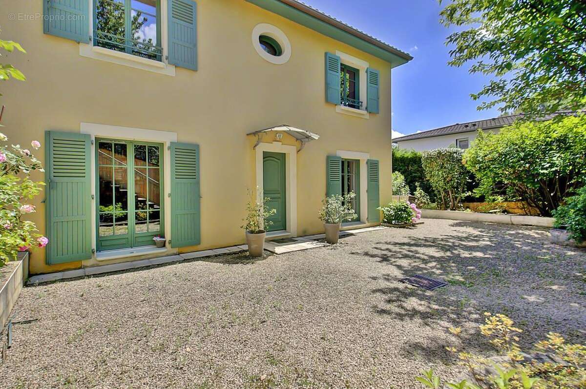 Maison à SAINT-CYR-AU-MONT-D&#039;OR