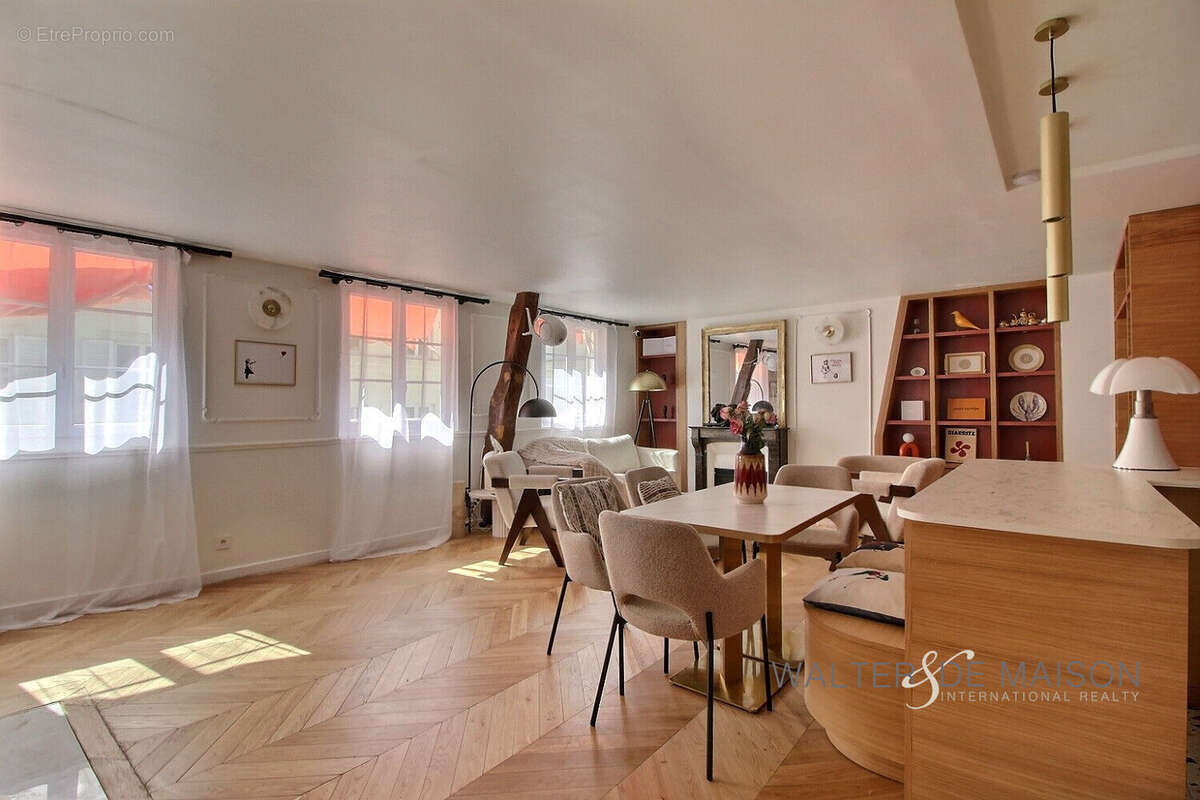 Appartement à PARIS-8E