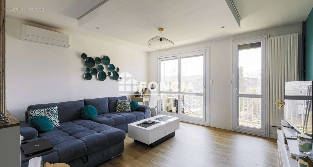 Appartement à SAINT-MARTIN-D'HERES