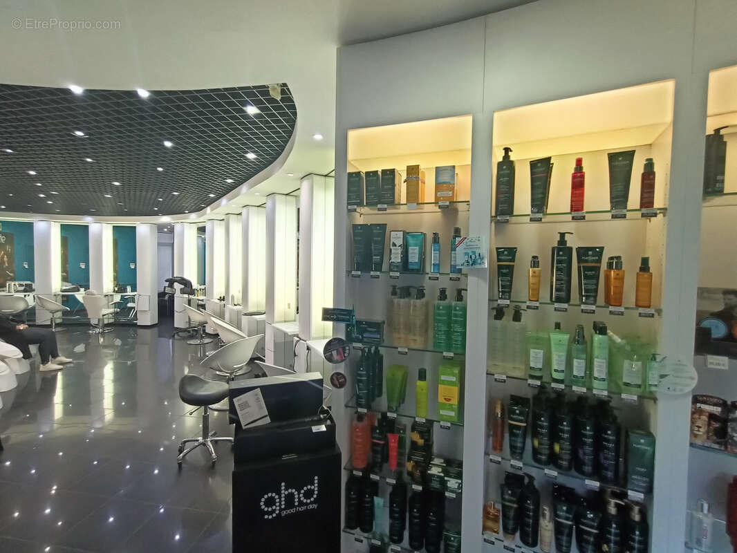 Emplacement  no1 pour ce salon de coiffure à Béziers, superbe opportunité - photo 8