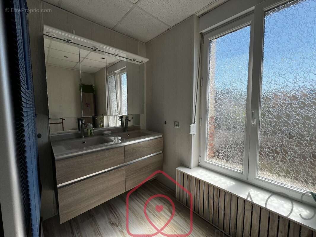 Maison à DONCHERY