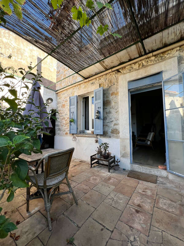 Toulon Siblas - Un charme fou pour cette maison ancienne avec jardin et piscine - photo 14