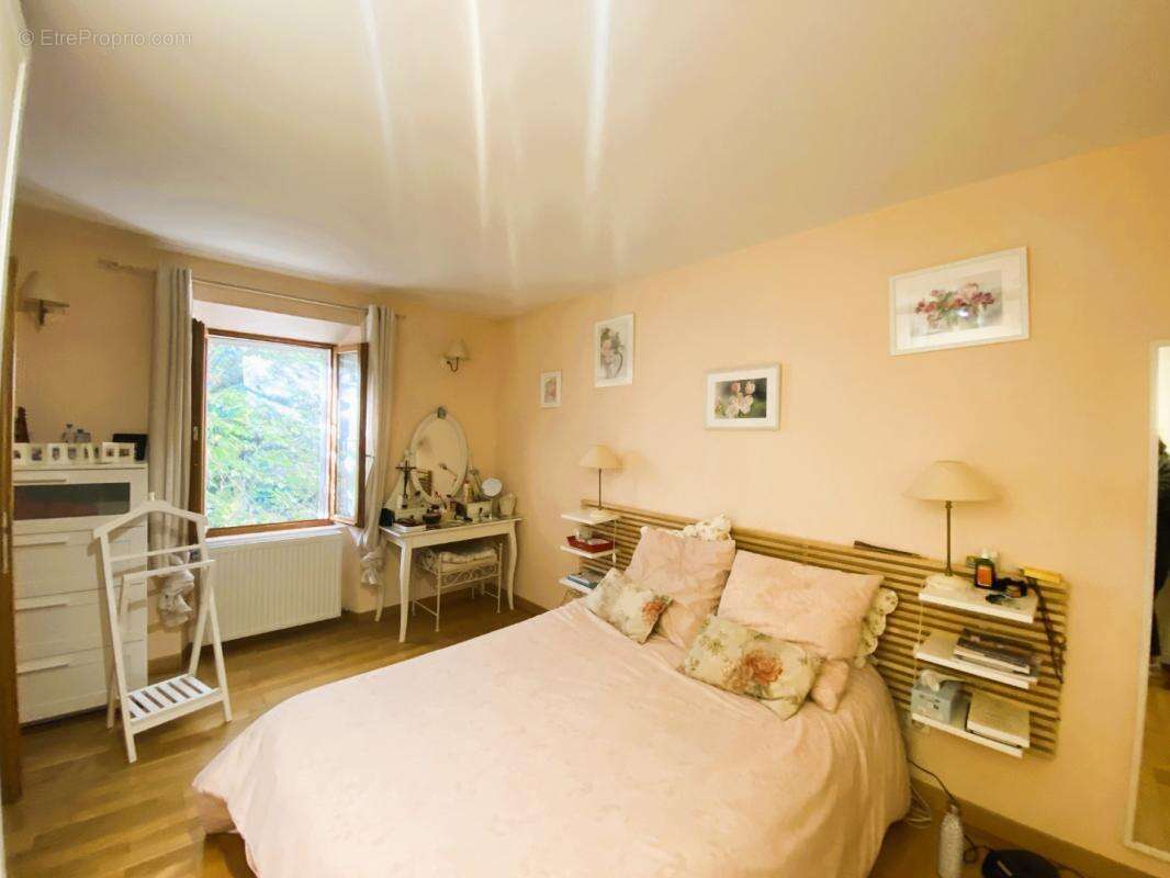 Maison à LE PUY-SAINTE-REPARADE