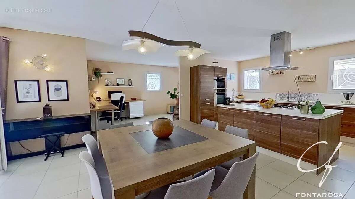 Maison à PUGET-SUR-ARGENS