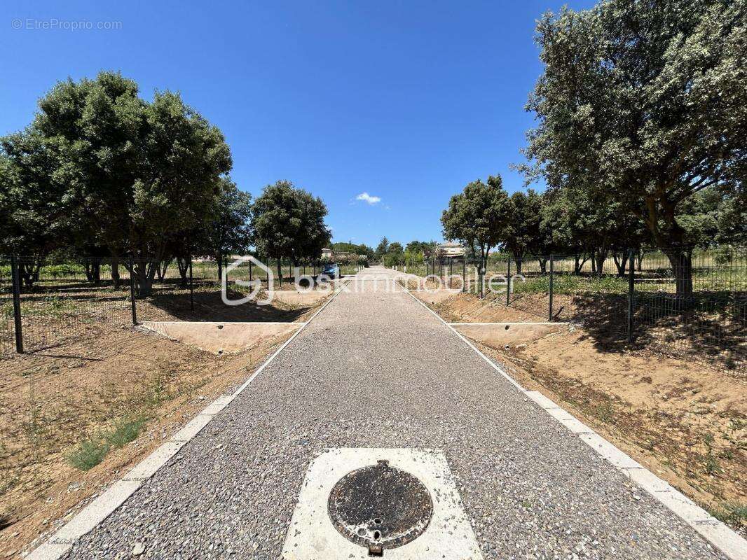 Terrain à SAINT-BAUZILLE-DE-LA-SYLVE